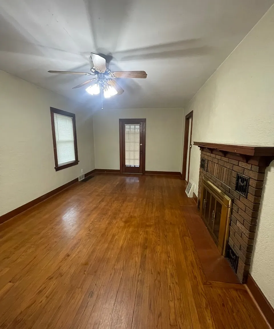 5 bed, 2.5 bath, $2,500 — Photo 2