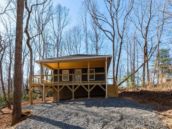 137 E Arbutus Trl, Hendersonville, NC 28792