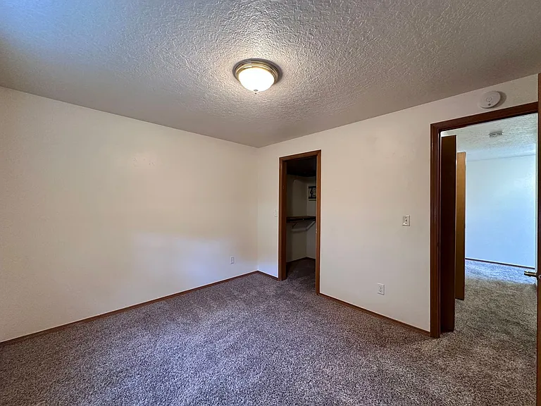 Adorable and Spacious!! Troutdale Duplex in Cul-de-sac!! — Photo 10