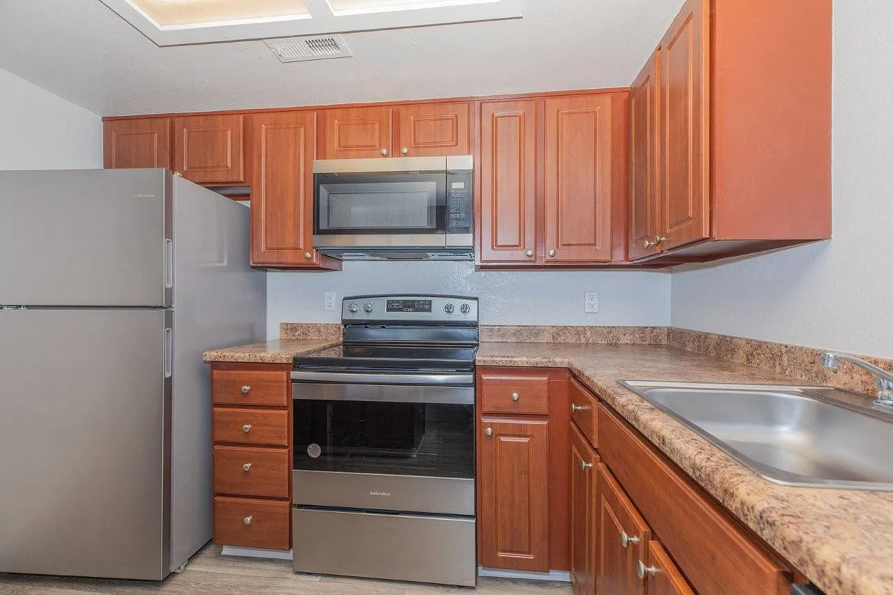 Peak at Oro Valley — Photo 4