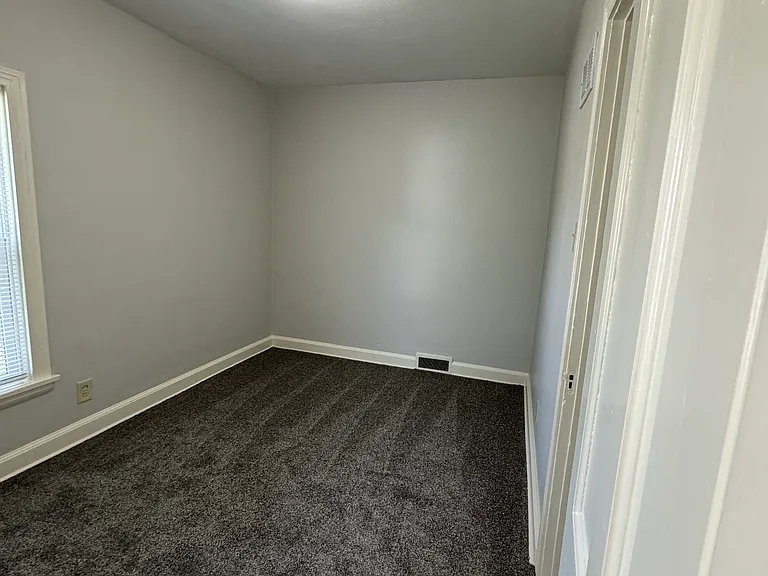 1746 B Ave NE — Photo 8