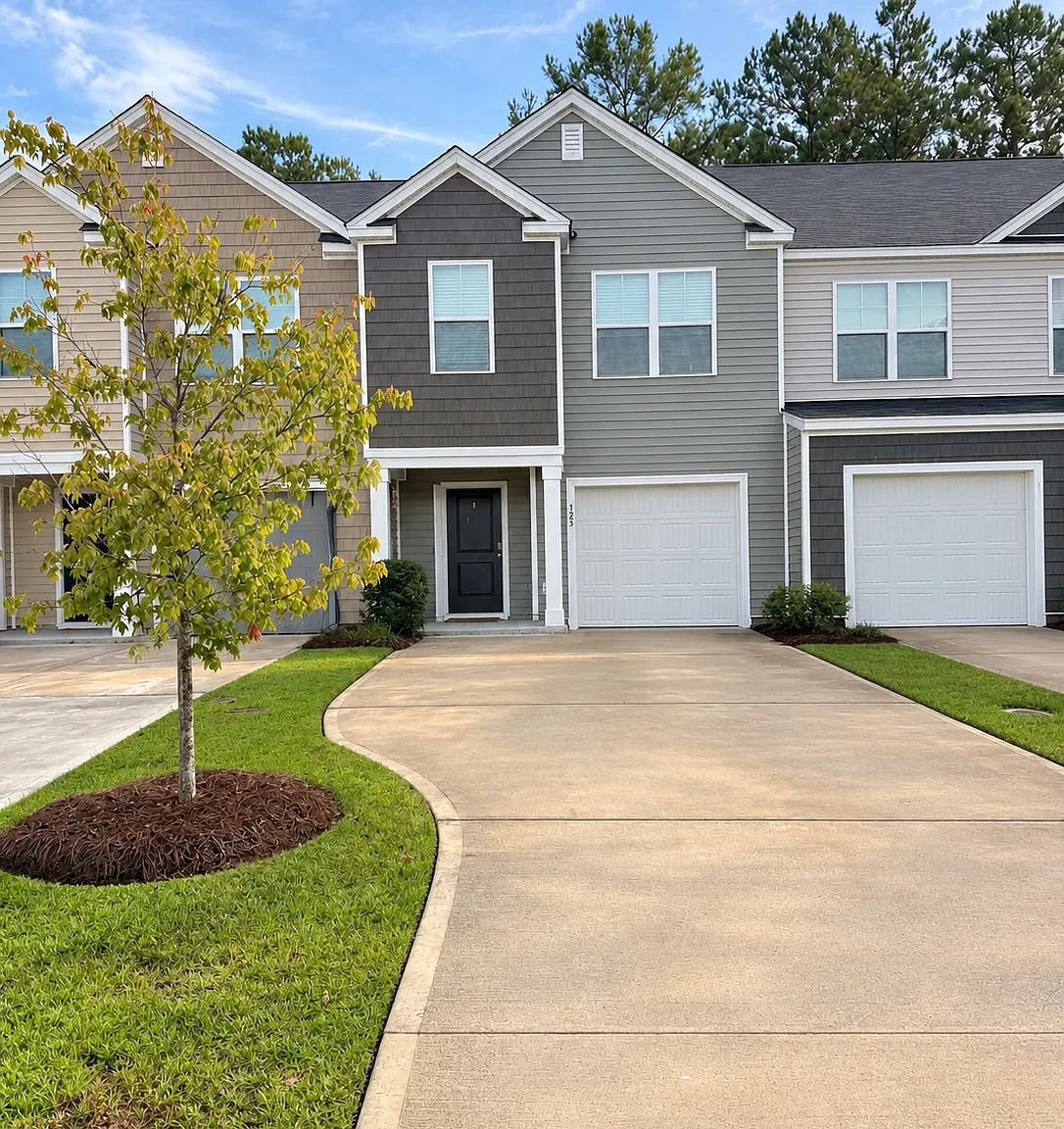 3 bed, 2.5 bath, 1524 sqft, $2,200 — Photo 1