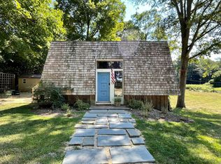 12 Manhanset Rd, Shelter Island Heights, NY 11965