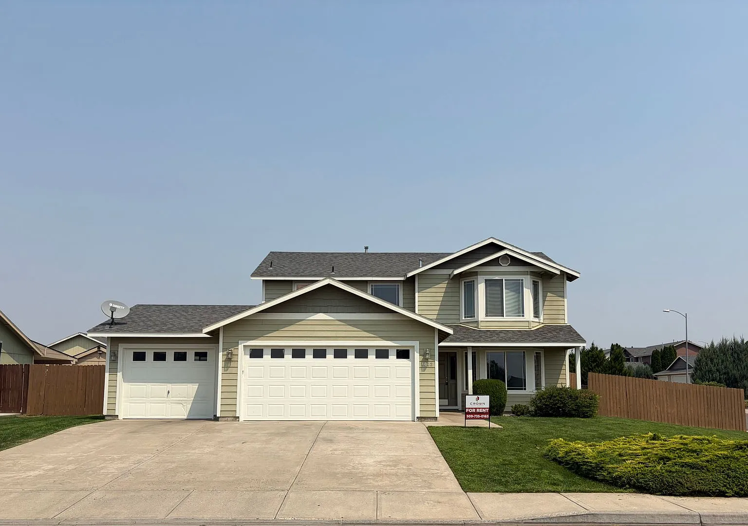 Spacious 4 Bedroom, 2.5 Bath w/3 Car Garage! — Photo 1