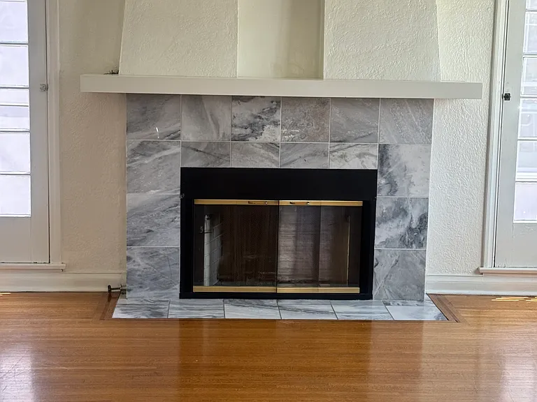2142 Selby Ave — Photo 3