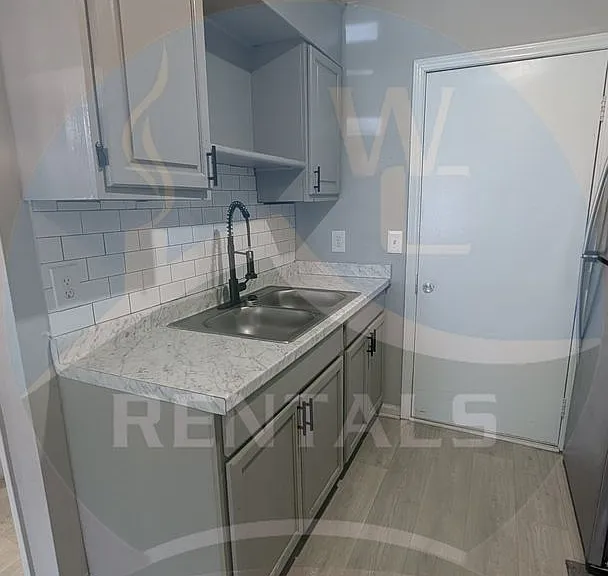 569 Country Club Dr — Photo 5