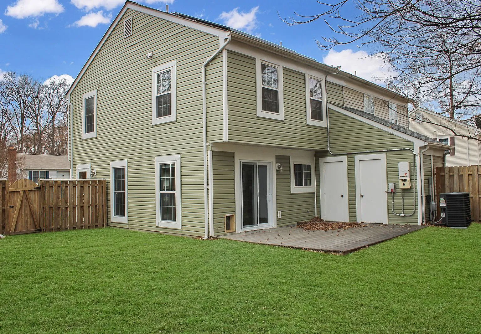 3 bed, 2.0 bath, 1180 sqft, $1,999 — Photo 1
