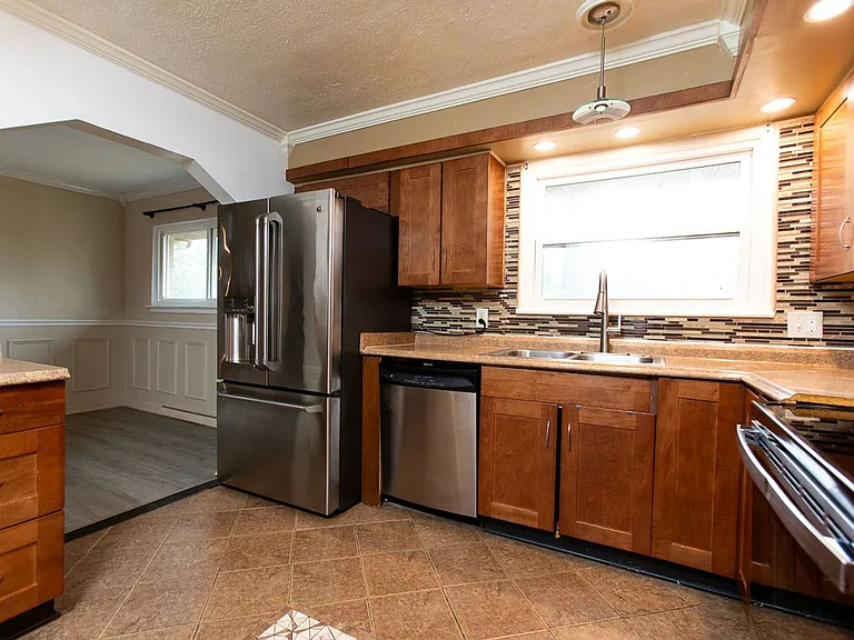 10 Warren Dr — Photo 17