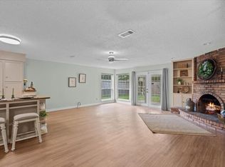 887 Silverpines Rd, Houston, TX 77062