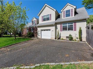 323 Walnut St, Middlesex, NJ 08846