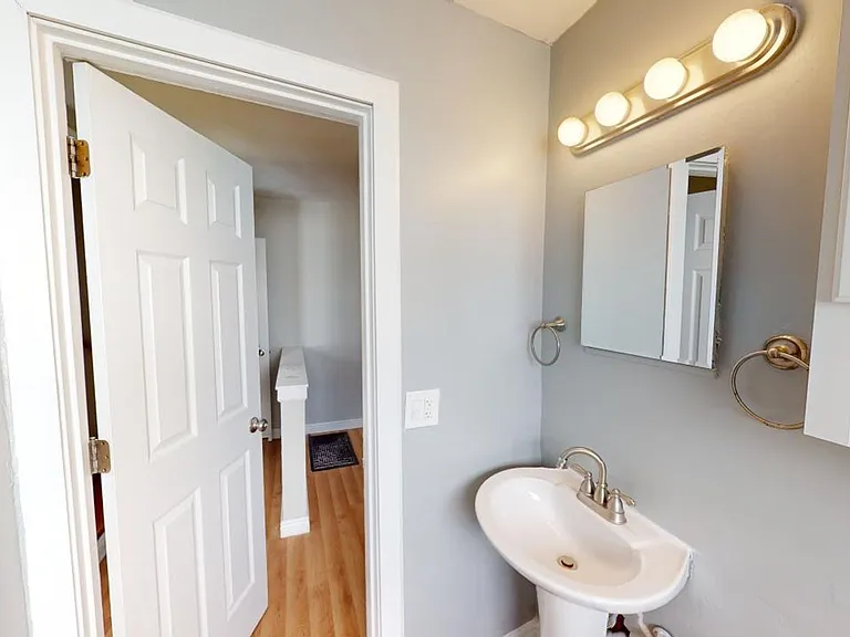 388 S Powell Ave — Photo 11