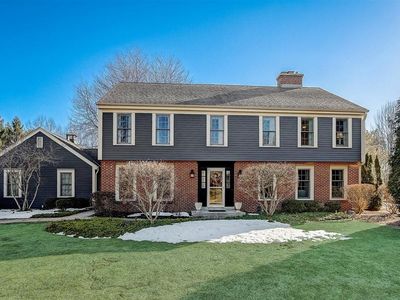 339 W White Oak Way, Mequon, WI, 53092