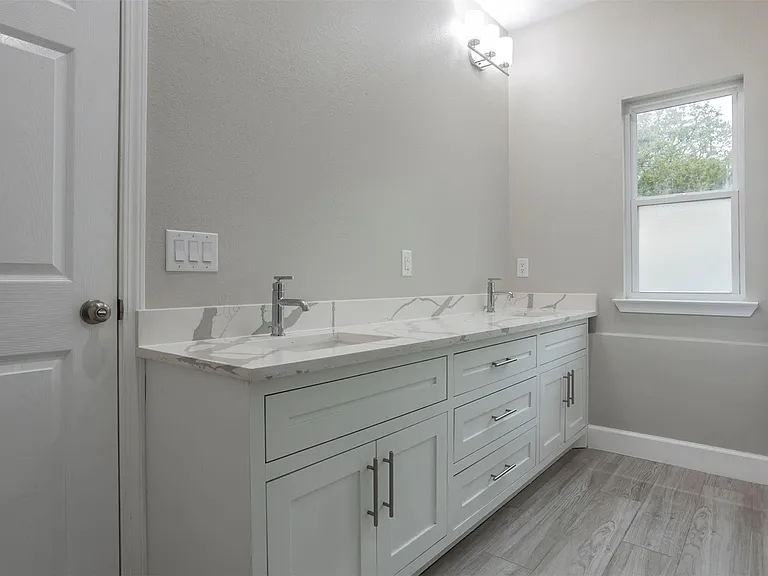 2718 Leslie Ln — Photo 10
