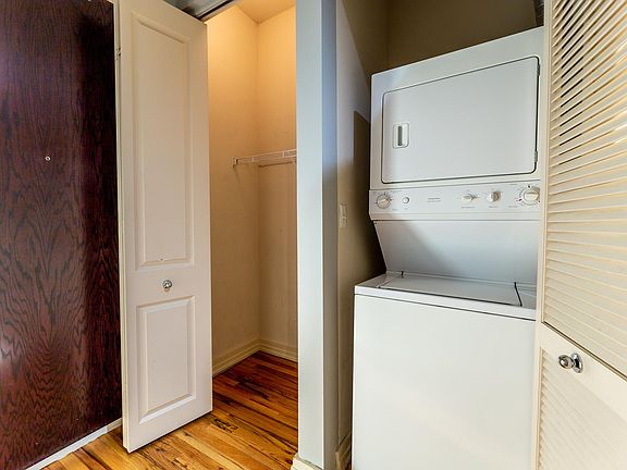 4th image of 170 W Polk St APT 903
