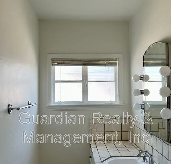 535 W Edgemont Ave — Photo 1