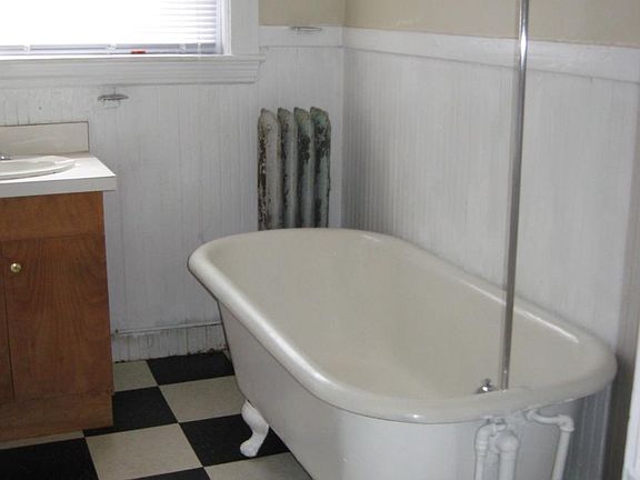 5th image of 83 Mellen St APT 2