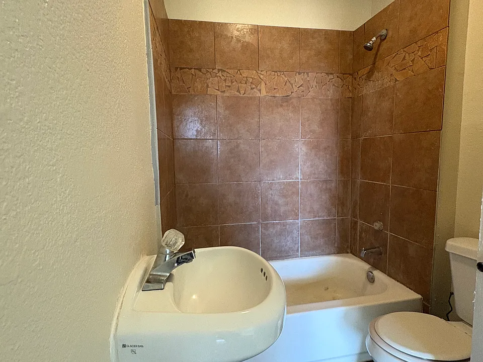 116 Cornell Ave #202