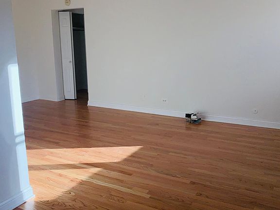 5th image of 3712 N Pine Grove Ave