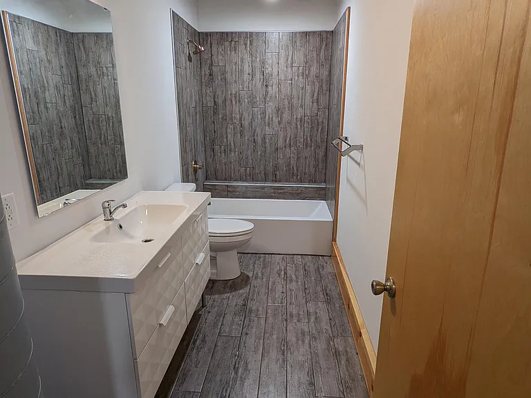 116 E Market St — Photo 10