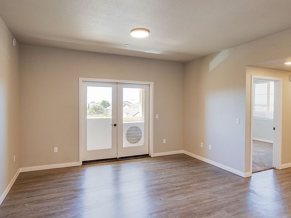 2BR, 2BA - 1,023SF - Living Room