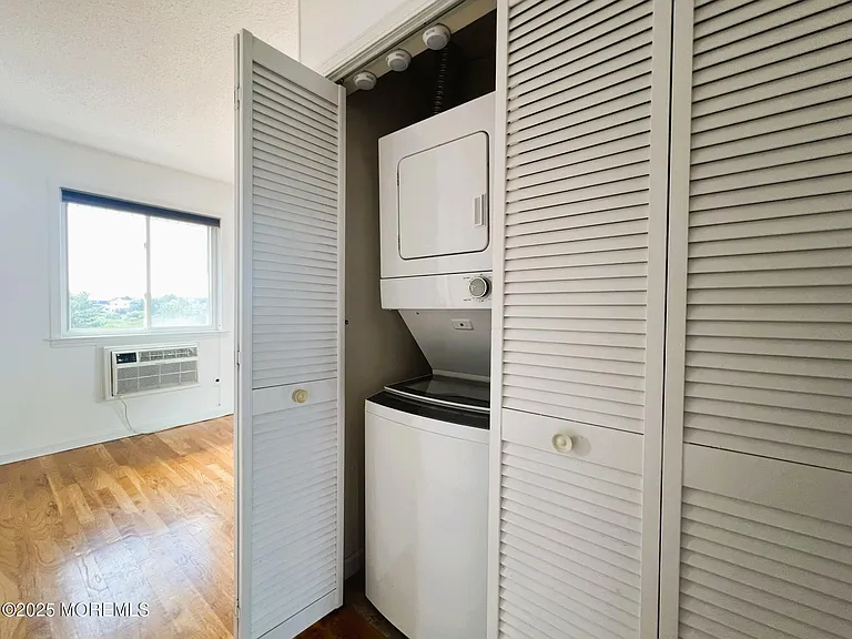 50 Valentine St #12B — Photo 9