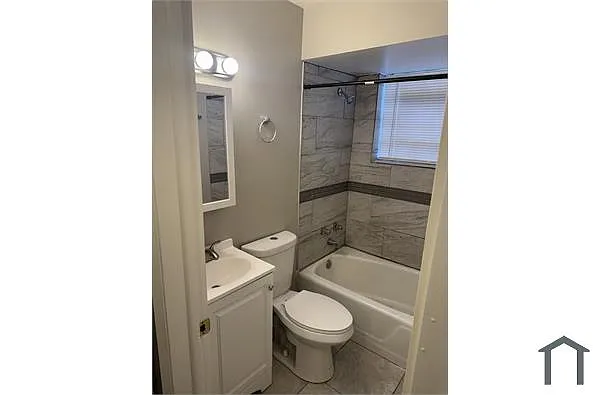 Building Photo - 8134 S Western Ave #6