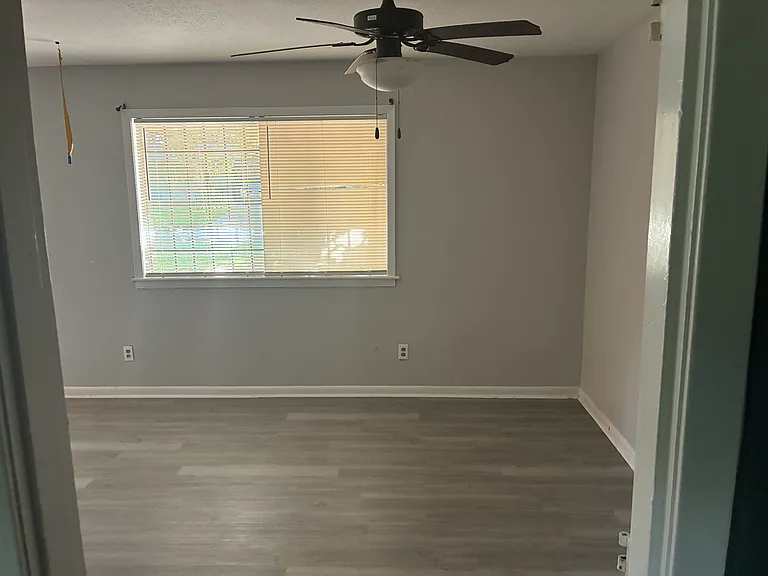 114 Hanford Pl — Photo 6