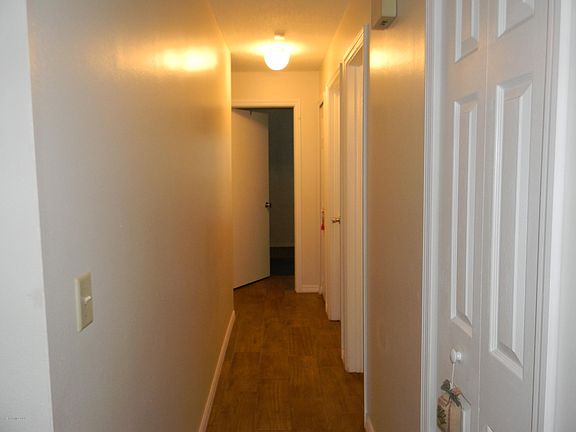 5th image of 502 Black Horse St