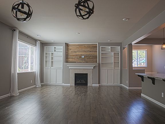 5th image of 4085 Cameron Ln NE