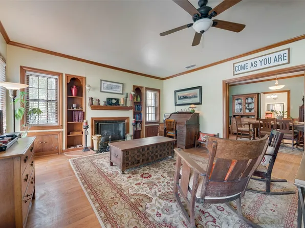 233 E High St, Wills Point, TX 75169