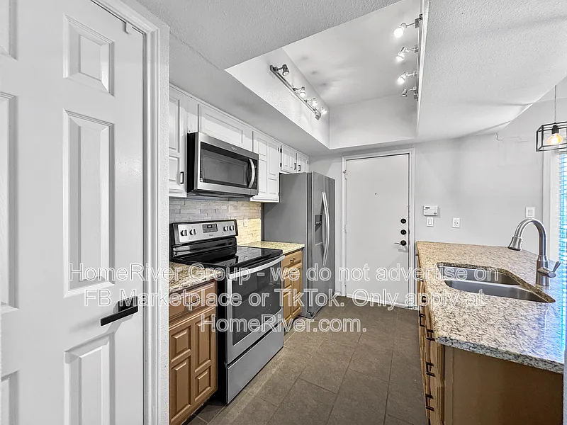 3105 San Jacinto Street Apt — Photo 2