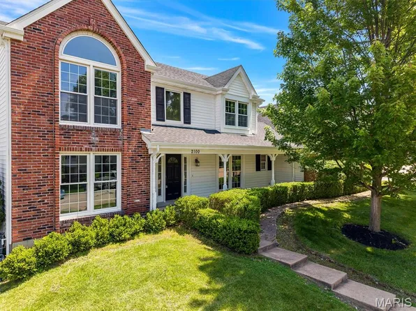 2100 Seven Oaks Dr, Saint Charles, MO 63303