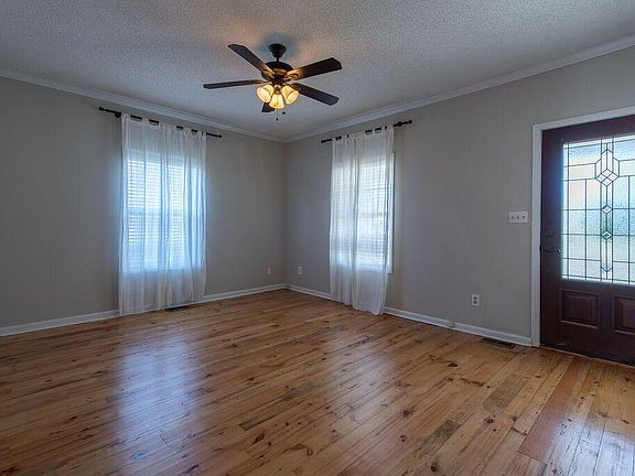2nd image of 221 6th St