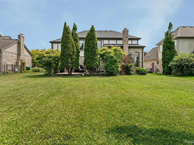 47105 Liberty Bell Rd E — Photo 5