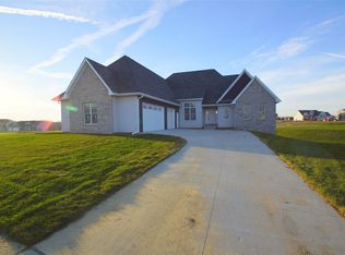 5506 Willmeyer Dr, Bettendorf, IA 52722