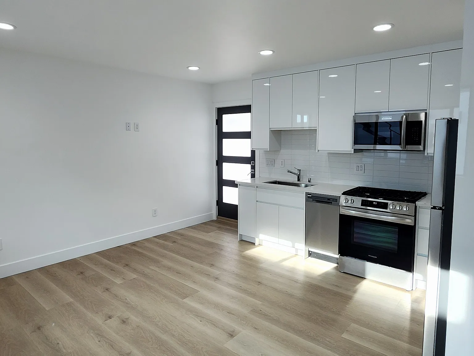 1 bed, 520 sqft, $3,150 — Photo 4
