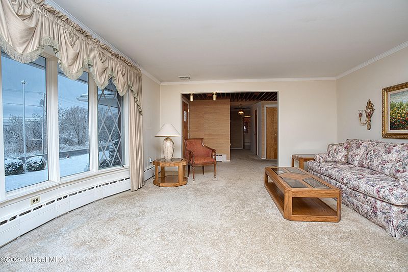 4th image of 422 Baker Avenue