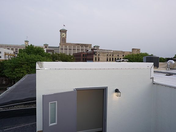 PRIVATE ROOF TOP DECK