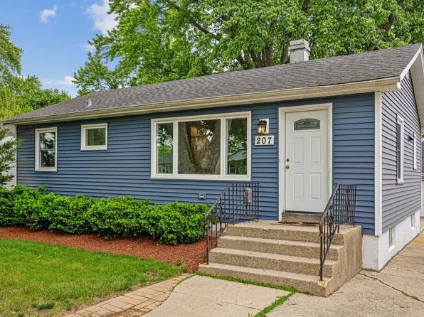 207 N Crest Ave, Bartlett, IL 60103