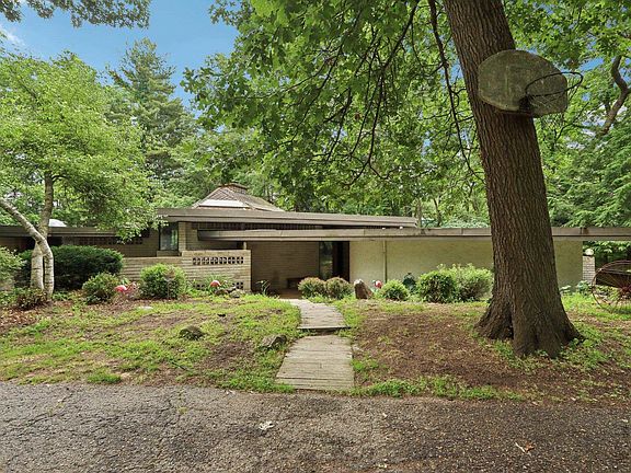 2nd image of 2846 N River Bluff Dr