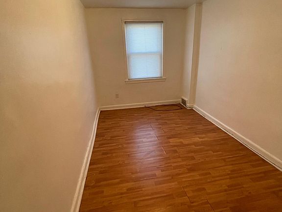 3rd image of 2712 W 6th St #1