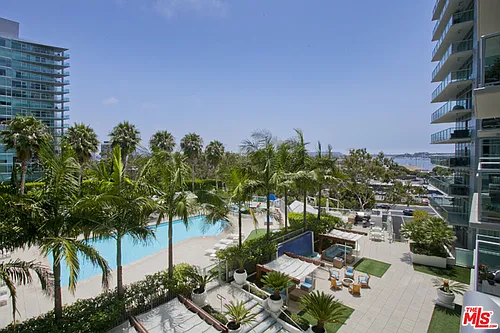 13700 Marina Pointe Dr Photo 1