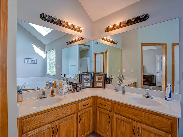 569 Crabapple Ln — Photo 15