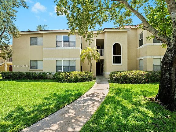2nd image of 643 Vista Isles Dr APT 1822