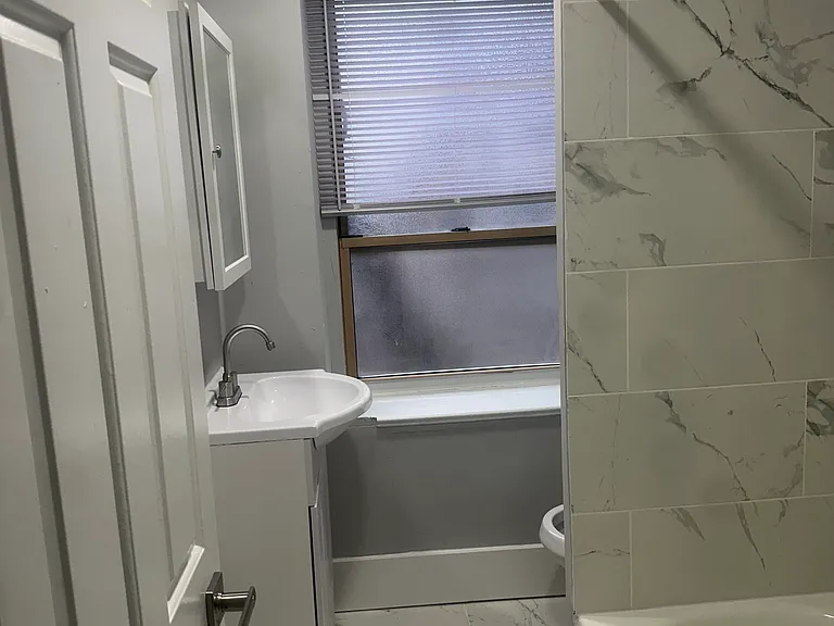 215-18 W Walnut Ln #C401 — Photo 21