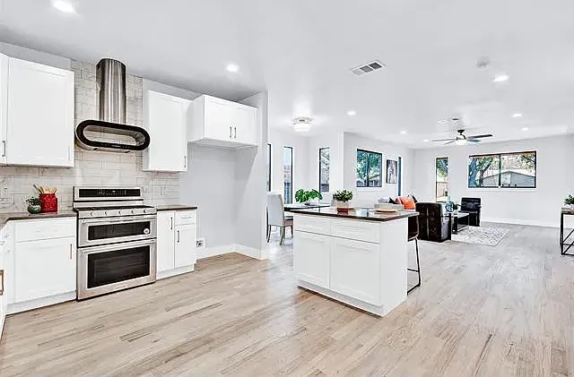 10827 Wallbrook Dr — Photo 15