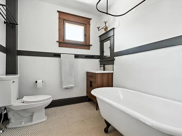 127 S Pearl St — Photo 33