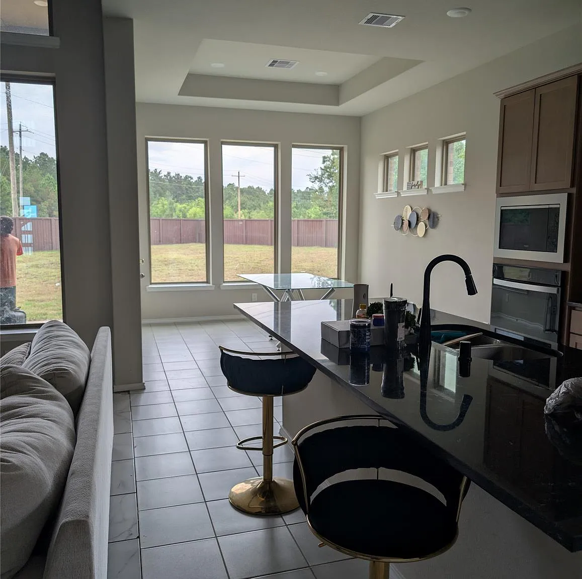 4 bed, 3.0 bath, 3304 sqft, $3,300 — Photo 4