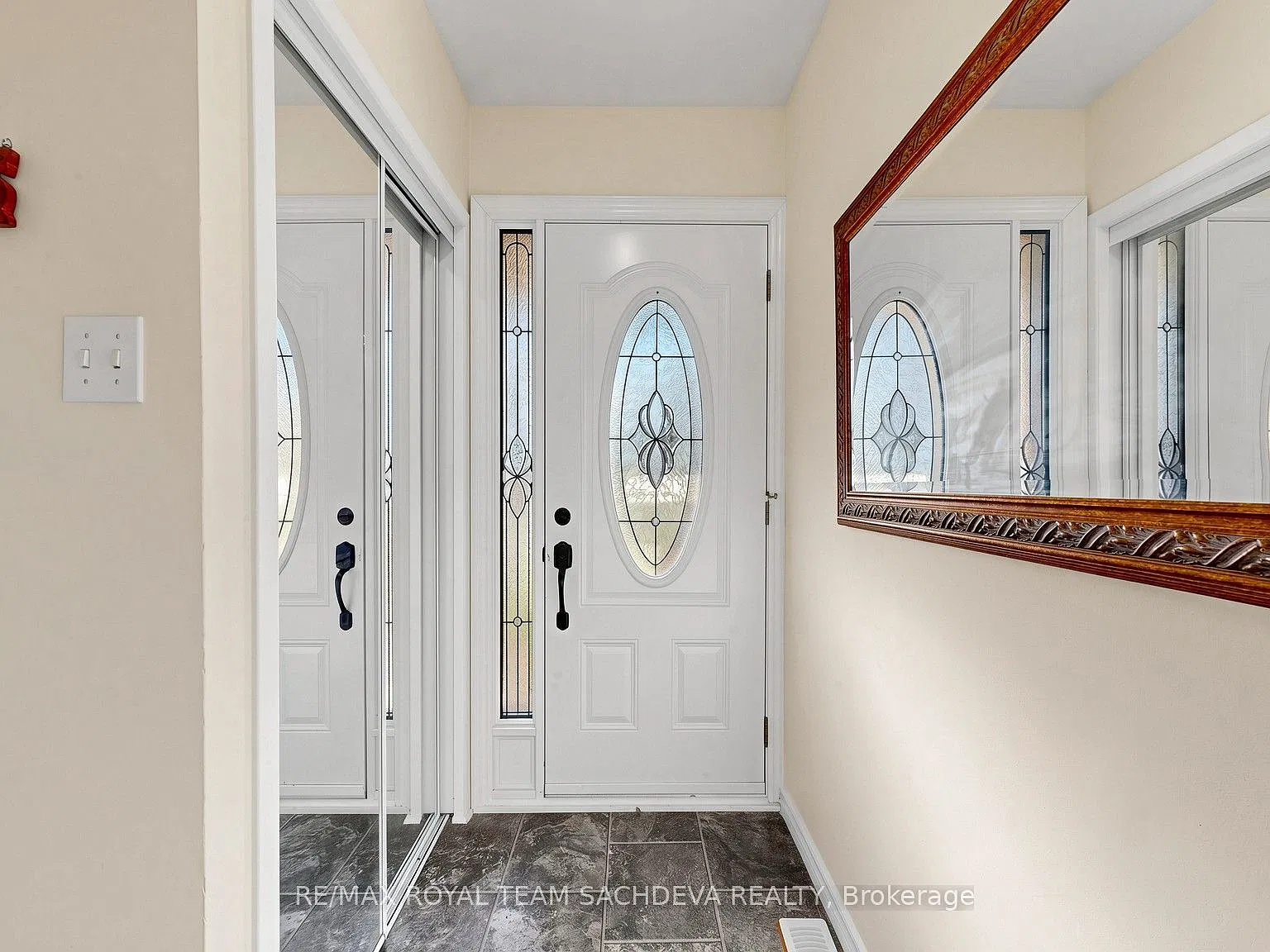 3 bed, $3,000 — Photo 2