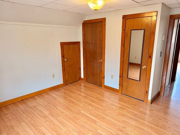 5th image of 30 Rockland St